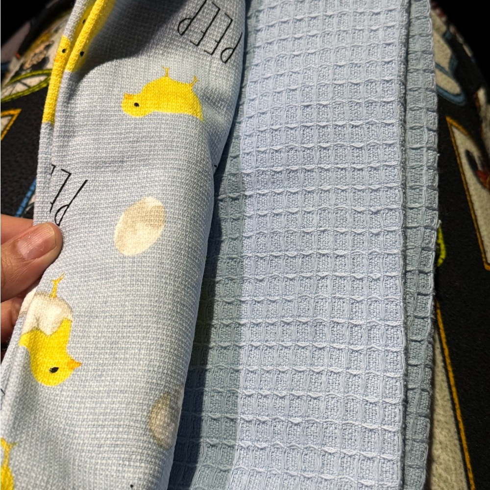 Rae Dunn Kitchen Towels - set of 3 - PEEP 🐥 with baby chicks design NWT - Picture 5 of 6